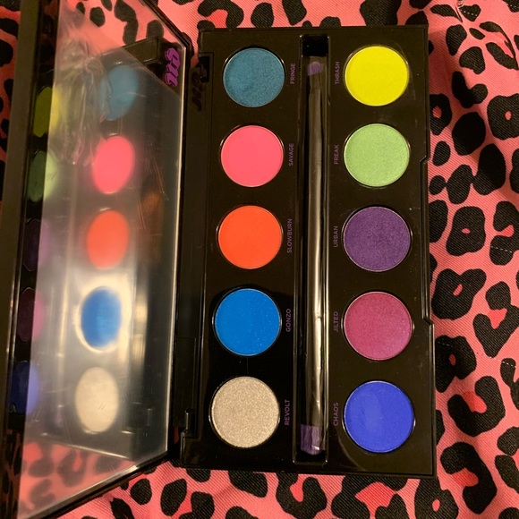 Urban Decay Other - Urban Decay Electric Palette